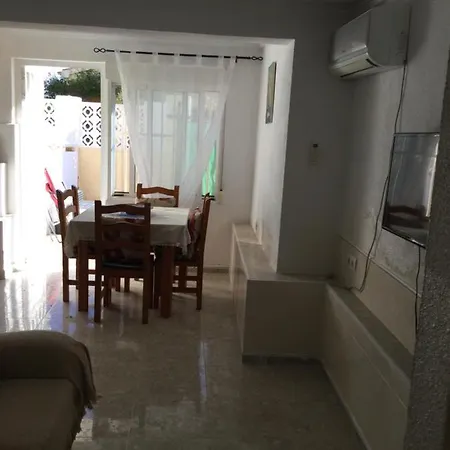 Detached-extended- A La Marina